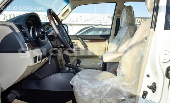 Imported Mitsubishi Pajero White Makiinaa iti Import - Dubai keessatti Somalia keessatti Imported Mitsubishi Pajero White Makiinaa iti Import - Dubai keessatti Somalia keessatti