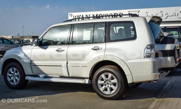 Imported Mitsubishi Pajero White Makiinaa iti Import - Dubai keessatti Somalia keessatti Imported Mitsubishi Pajero White Makiinaa iti Import - Dubai keessatti Somalia keessatti