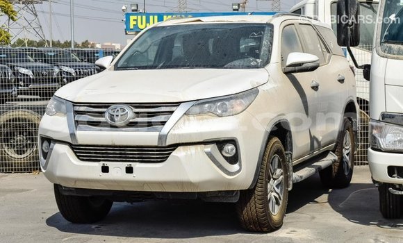Imported Toyota Fortuner White Makiinaa iti Import - Dubai keessatti Somalia keessatti Imported Toyota Fortuner White Makiinaa iti Import - Dubai keessatti Somalia keessatti