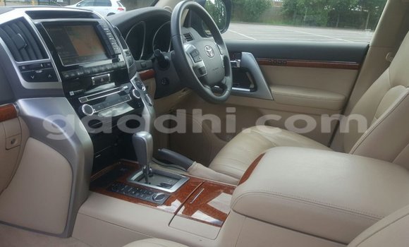 Acheter Neuf Voiture Toyota Land Cruiser Noir à Hargeysa, Somaliland Acheter Neuf Voiture Toyota Land Cruiser Noir à Hargeysa, Somaliland