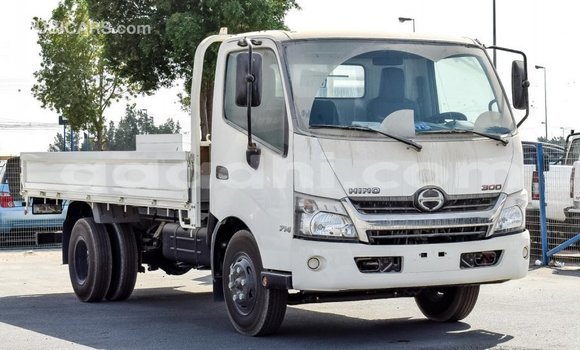 Acheter Import Utilitaire Hino 300 Series Blanc à Import - Dubai, Somalie Acheter Import Utilitaire Hino 300 Series Blanc à Import - Dubai, Somalie