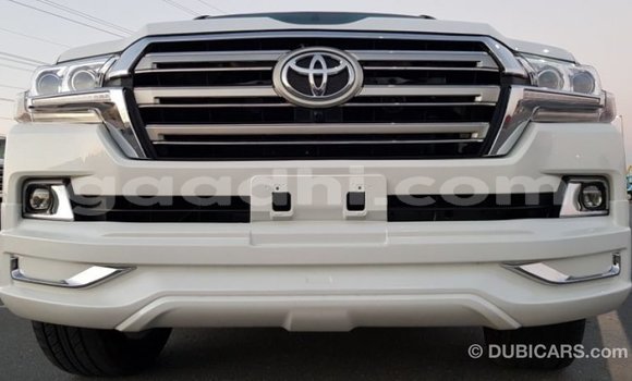 ይግዙ Imported Toyota Land Cruiser ነጭ መኪና በ Import - Dubai በ ሶማሊያ ይግዙ Imported Toyota Land Cruiser ነጭ መኪና በ Import - Dubai በ ሶማሊያ