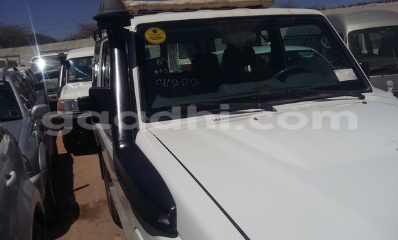 Nunua Ilio tumika Toyota Land Cruiser Nyeupe Gari ndani ya Mogadishu nchini Somalia Nunua Ilio tumika Toyota Land Cruiser Nyeupe Gari ndani ya Mogadishu nchini Somalia