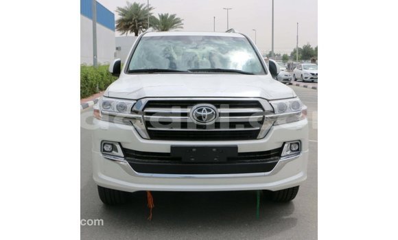 Nunua Imported Toyota Land Cruiser Nyeupe Gari ndani ya Import - Dubai nchini Somalia Nunua Imported Toyota Land Cruiser Nyeupe Gari ndani ya Import - Dubai nchini Somalia