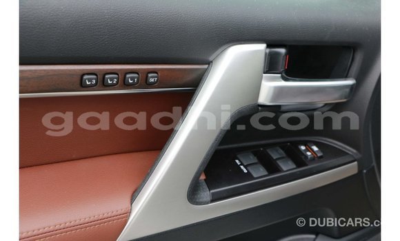 Nunua Imported Toyota Land Cruiser Nyeupe Gari ndani ya Import - Dubai nchini Somalia Nunua Imported Toyota Land Cruiser Nyeupe Gari ndani ya Import - Dubai nchini Somalia