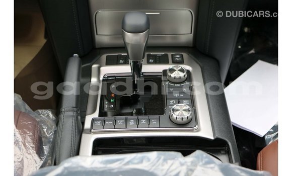 Nunua Imported Toyota Land Cruiser Nyeupe Gari ndani ya Import - Dubai nchini Somalia Nunua Imported Toyota Land Cruiser Nyeupe Gari ndani ya Import - Dubai nchini Somalia