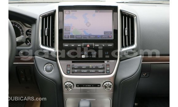 Nunua Imported Toyota Land Cruiser Nyeupe Gari ndani ya Import - Dubai nchini Somalia Nunua Imported Toyota Land Cruiser Nyeupe Gari ndani ya Import - Dubai nchini Somalia