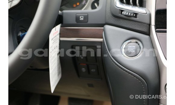 Nunua Imported Toyota Land Cruiser Nyeupe Gari ndani ya Import - Dubai nchini Somalia Nunua Imported Toyota Land Cruiser Nyeupe Gari ndani ya Import - Dubai nchini Somalia