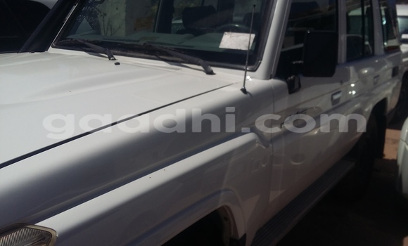 Nunua Ilio tumika Toyota Land Cruiser Nyeupe Gari ndani ya Mogadishu nchini Somalia Nunua Ilio tumika Toyota Land Cruiser Nyeupe Gari ndani ya Mogadishu nchini Somalia