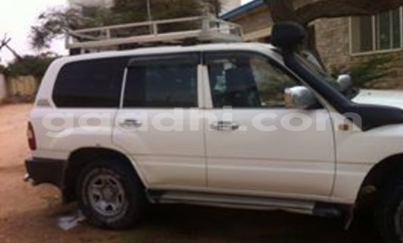 Buy Used Volkswagen Golf White Car in Hargeysa in Somaliland