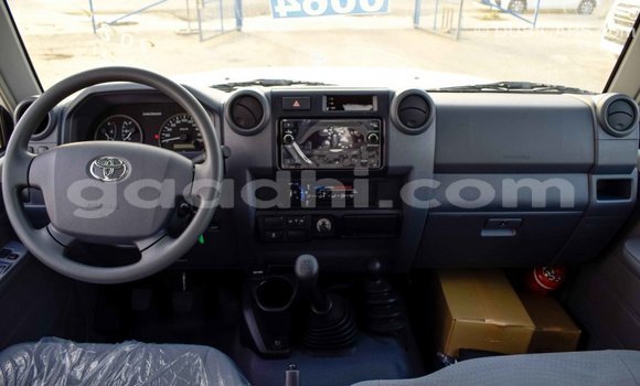 اشتري Imported Toyota Land Cruiser أبيض سيارة في Import - Dubai في الصومال اشتري Imported Toyota Land Cruiser أبيض سيارة في Import - Dubai في الصومال