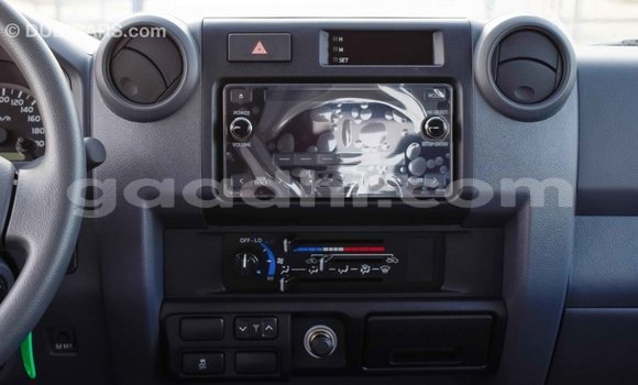 اشتري Imported Toyota Land Cruiser أبيض سيارة في Import - Dubai في الصومال اشتري Imported Toyota Land Cruiser أبيض سيارة في Import - Dubai في الصومال