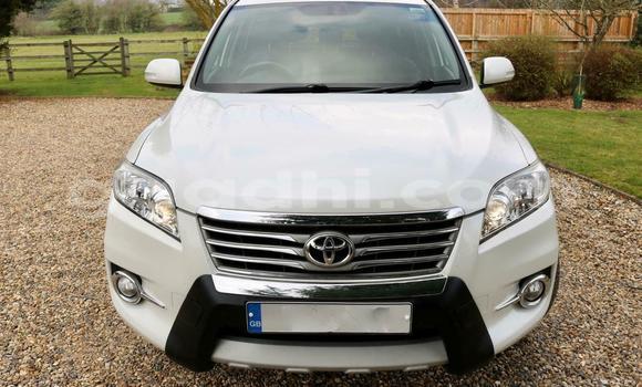 Buy Used Toyota RAV4 White Car in Mogadishu in Somalia Buy Used Toyota RAV4 White Car in Mogadishu in Somalia