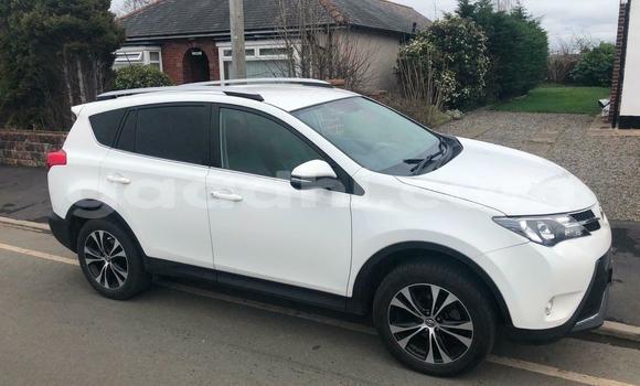 Buy Used Toyota RAV4 White Car in Mogadishu in Somalia Buy Used Toyota RAV4 White Car in Mogadishu in Somalia