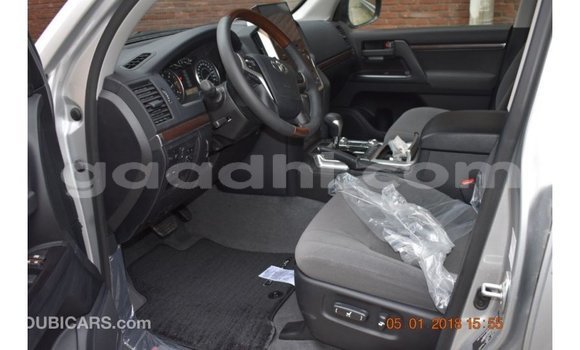 اشتري Imported Toyota Land Cruiser آخر سيارة في Import - Dubai في الصومال اشتري Imported Toyota Land Cruiser آخر سيارة في Import - Dubai في الصومال
