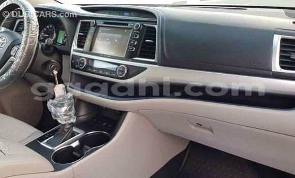 ይግዙ Imported Toyota Highlander ሌላ መኪና በ Import - Dubai በ ሶማሊያ ይግዙ Imported Toyota Highlander ሌላ መኪና በ Import - Dubai በ ሶማሊያ