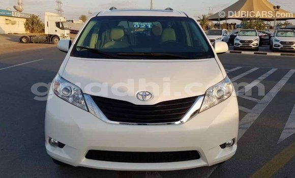 ይግዙ Imported Toyota Sienna ነጭ መኪና በ Import - Dubai በ ሶማሊያ ይግዙ Imported Toyota Sienna ነጭ መኪና በ Import - Dubai በ ሶማሊያ