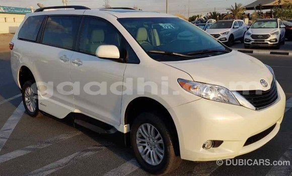 ይግዙ Imported Toyota Sienna ነጭ መኪና በ Import - Dubai በ ሶማሊያ ይግዙ Imported Toyota Sienna ነጭ መኪና በ Import - Dubai በ ሶማሊያ