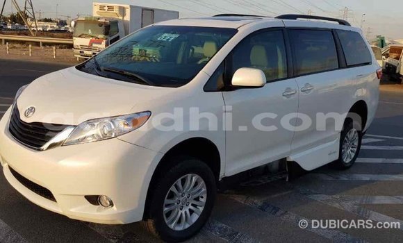 ይግዙ Imported Toyota Sienna ነጭ መኪና በ Import - Dubai በ ሶማሊያ ይግዙ Imported Toyota Sienna ነጭ መኪና በ Import - Dubai በ ሶማሊያ