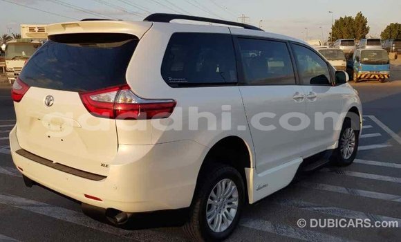 ይግዙ Imported Toyota Sienna ነጭ መኪና በ Import - Dubai በ ሶማሊያ ይግዙ Imported Toyota Sienna ነጭ መኪና በ Import - Dubai በ ሶማሊያ