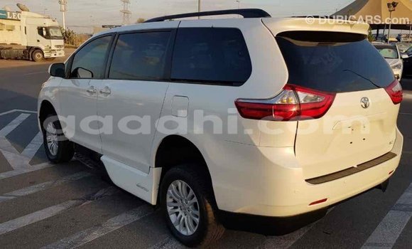 ይግዙ Imported Toyota Sienna ነጭ መኪና በ Import - Dubai በ ሶማሊያ ይግዙ Imported Toyota Sienna ነጭ መኪና በ Import - Dubai በ ሶማሊያ