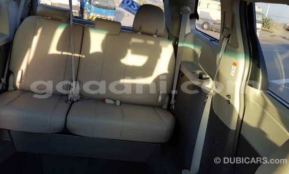 ይግዙ Imported Toyota Sienna ነጭ መኪና በ Import - Dubai በ ሶማሊያ ይግዙ Imported Toyota Sienna ነጭ መኪና በ Import - Dubai በ ሶማሊያ