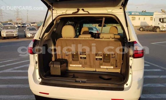 ይግዙ Imported Toyota Sienna ነጭ መኪና በ Import - Dubai በ ሶማሊያ ይግዙ Imported Toyota Sienna ነጭ መኪና በ Import - Dubai በ ሶማሊያ