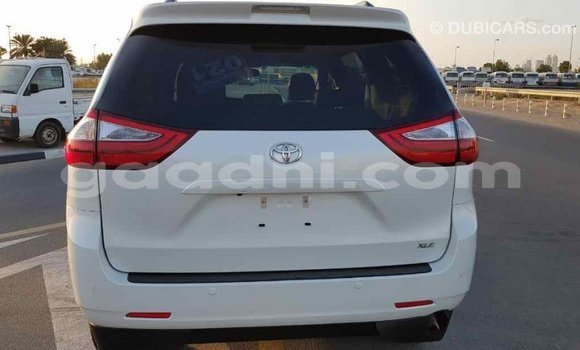 ይግዙ Imported Toyota Sienna ነጭ መኪና በ Import - Dubai በ ሶማሊያ ይግዙ Imported Toyota Sienna ነጭ መኪና በ Import - Dubai በ ሶማሊያ