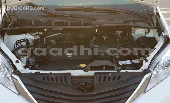 ይግዙ Imported Toyota Sienna ነጭ መኪና በ Import - Dubai በ ሶማሊያ ይግዙ Imported Toyota Sienna ነጭ መኪና በ Import - Dubai በ ሶማሊያ