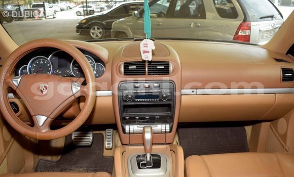 Imported Porsche Cayenne Green Makiinaa iti Import - Dubai keessatti Somalia keessatti Imported Porsche Cayenne Green Makiinaa iti Import - Dubai keessatti Somalia keessatti