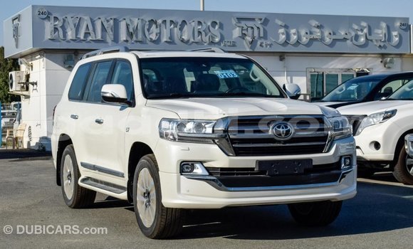 Acheter Import Voiture Toyota Land Cruiser Blanc à Import - Dubai, Somalie Acheter Import Voiture Toyota Land Cruiser Blanc à Import - Dubai, Somalie