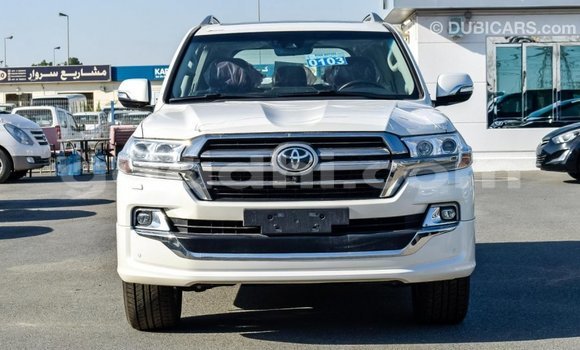 Acheter Import Voiture Toyota Land Cruiser Blanc à Import - Dubai, Somalie Acheter Import Voiture Toyota Land Cruiser Blanc à Import - Dubai, Somalie