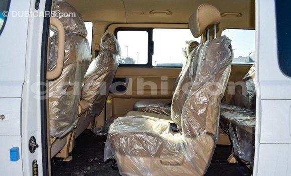 Acheter Import Voiture Hyundai Accent Blanc à Import - Dubai, Somalie Acheter Import Voiture Hyundai Accent Blanc à Import - Dubai, Somalie