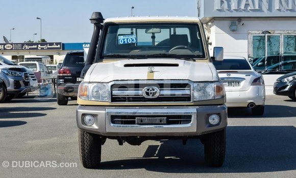اشتري Imported Toyota Land Cruiser اللون البيج سيارة في Import - Dubai في الصومال اشتري Imported Toyota Land Cruiser اللون البيج سيارة في Import - Dubai في الصومال