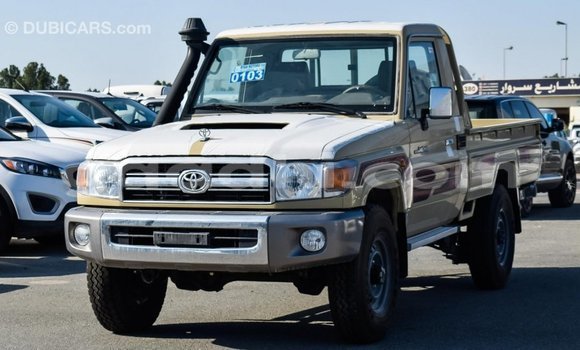 اشتري Imported Toyota Land Cruiser اللون البيج سيارة في Import - Dubai في الصومال اشتري Imported Toyota Land Cruiser اللون البيج سيارة في Import - Dubai في الصومال