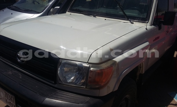 Buy Used Toyota Land Cruiser White Car in Mogadishu in Somalia Buy Used Toyota Land Cruiser White Car in Mogadishu in Somalia