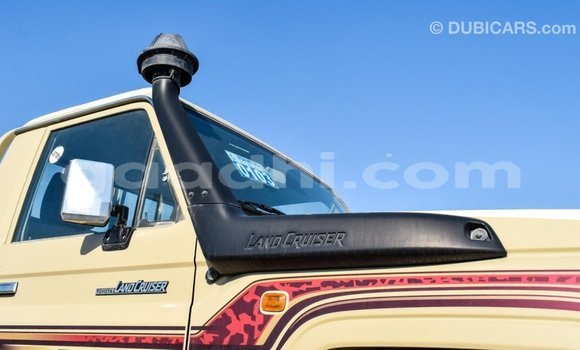 اشتري Imported Toyota Land Cruiser اللون البيج سيارة في Import - Dubai في الصومال اشتري Imported Toyota Land Cruiser اللون البيج سيارة في Import - Dubai في الصومال