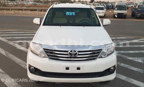 ይግዙ Imported Toyota Fortuner ነጭ መኪና በ Import - Dubai በ ሶማሊያ ይግዙ Imported Toyota Fortuner ነጭ መኪና በ Import - Dubai በ ሶማሊያ