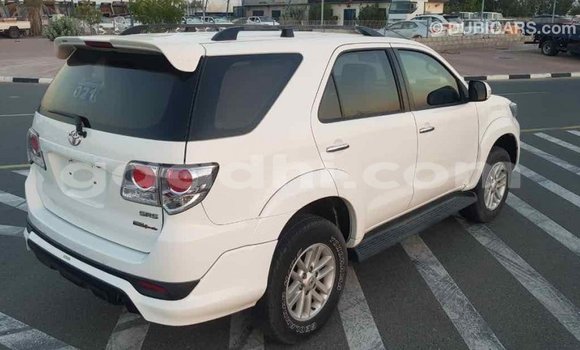 ይግዙ Imported Toyota Fortuner ነጭ መኪና በ Import - Dubai በ ሶማሊያ ይግዙ Imported Toyota Fortuner ነጭ መኪና በ Import - Dubai በ ሶማሊያ