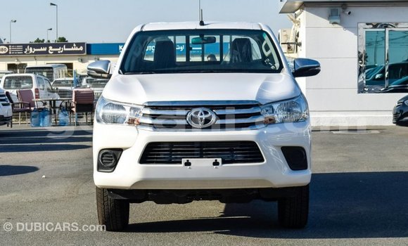 Acheter Import Voiture Toyota Hilux Blanc à Import - Dubai, Somalie Acheter Import Voiture Toyota Hilux Blanc à Import - Dubai, Somalie
