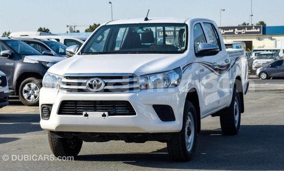 Acheter Import Voiture Toyota Hilux Blanc à Import - Dubai, Somalie Acheter Import Voiture Toyota Hilux Blanc à Import - Dubai, Somalie
