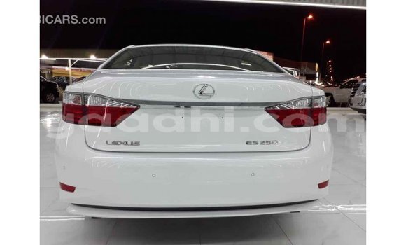 Imported Lexus ES White Makiinaa iti Import - Dubai keessatti Somalia keessatti Imported Lexus ES White Makiinaa iti Import - Dubai keessatti Somalia keessatti