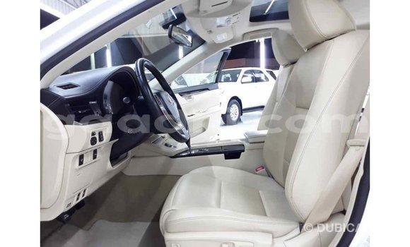 Imported Lexus ES White Makiinaa iti Import - Dubai keessatti Somalia keessatti Imported Lexus ES White Makiinaa iti Import - Dubai keessatti Somalia keessatti