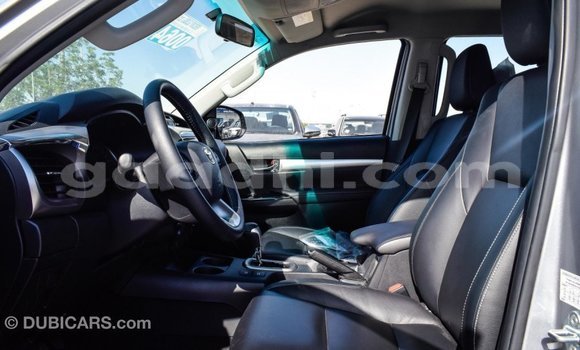 Imported Toyota Hilux Other Makiinaa iti Import - Dubai keessatti Somalia keessatti Imported Toyota Hilux Other Makiinaa iti Import - Dubai keessatti Somalia keessatti