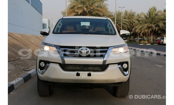 Nunua Imported Toyota Fortuner Nyeusi Gari ndani ya Import - Dubai nchini Somalia Nunua Imported Toyota Fortuner Nyeusi Gari ndani ya Import - Dubai nchini Somalia
