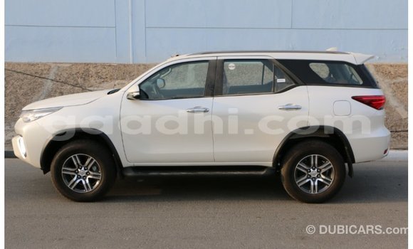 Nunua Imported Toyota Fortuner Nyeusi Gari ndani ya Import - Dubai nchini Somalia Nunua Imported Toyota Fortuner Nyeusi Gari ndani ya Import - Dubai nchini Somalia
