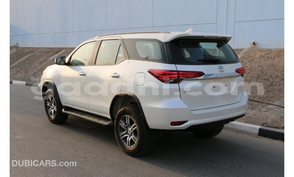 Nunua Imported Toyota Fortuner Nyeusi Gari ndani ya Import - Dubai nchini Somalia Nunua Imported Toyota Fortuner Nyeusi Gari ndani ya Import - Dubai nchini Somalia