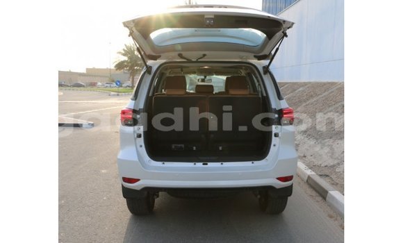 Nunua Imported Toyota Fortuner Nyeusi Gari ndani ya Import - Dubai nchini Somalia Nunua Imported Toyota Fortuner Nyeusi Gari ndani ya Import - Dubai nchini Somalia