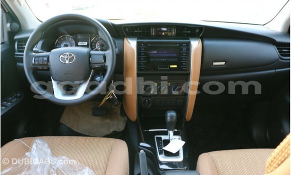 Nunua Imported Toyota Fortuner Nyeusi Gari ndani ya Import - Dubai nchini Somalia Nunua Imported Toyota Fortuner Nyeusi Gari ndani ya Import - Dubai nchini Somalia
