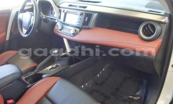 Buy Used Toyota RAV4 White Car in Muqdisho in Banadir Buy Used Toyota RAV4 White Car in Muqdisho in Banadir